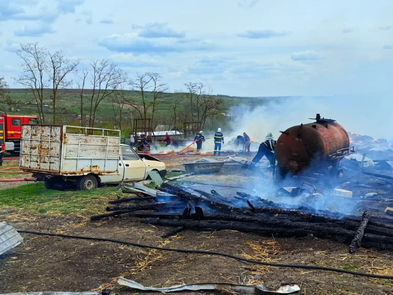 Pagube de aproape 200.000 de euro după incendiul de la ferma de animale. Cum s-a întâmplat totul (VIDEO)
