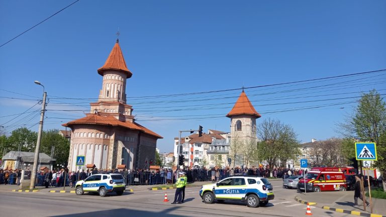 Manifestări religioase de amploare în municipiul Botoșani. Procesiune pe străzile orașului