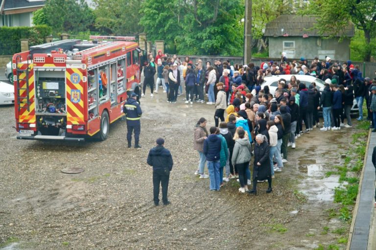 Exercițiu de evacuare în caz de incendiu, la Liceul „Dimitrie Cantemir” Darabani