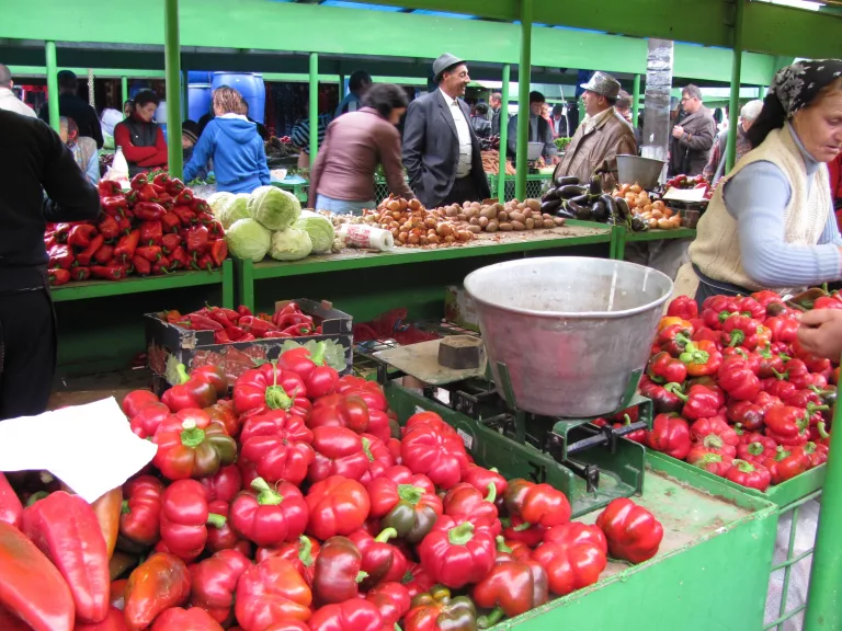 În România avem cele mai scumpe legume şi cei mai subvenţionaţi fermieri