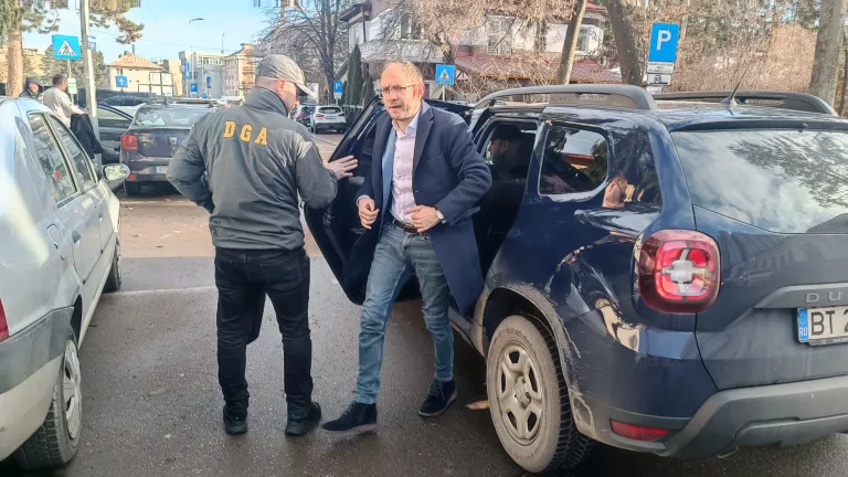 Primarul Cosmin Andrei rămâne sub control judiciar. Procurorii DNA au prelungit măsura cu încă 60 de zile