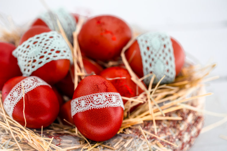Tradiții, obiceiuri şi superstiţii în prima zi de Paște