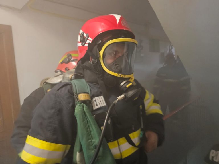 Incendiu în subsolul unui bloc din municipiu. Locatarii au trăit clipe de panică