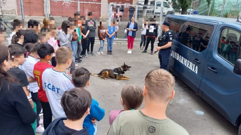 O nouă „misiune” pentru Pih, câinele de serviciu al jandarmilor