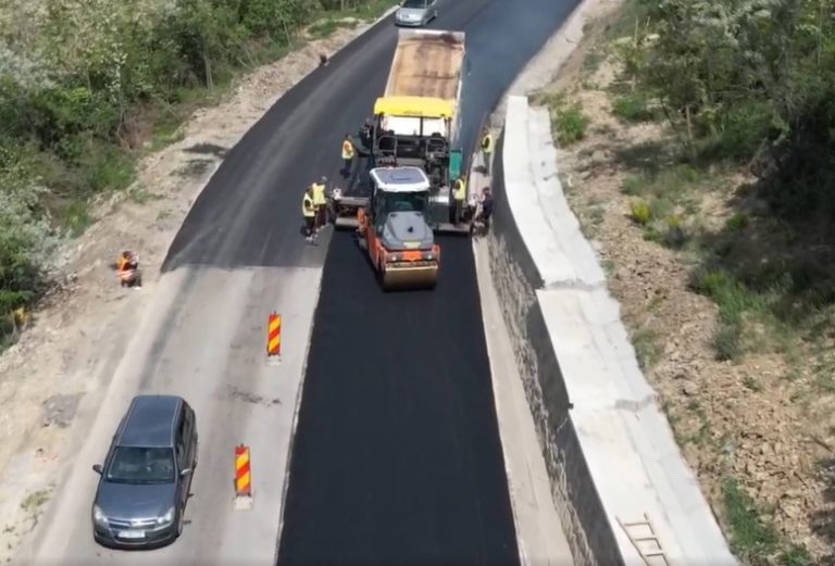 Este gata ! Drumul spre Iași a căpătat contur. Astăzi, ultimii metri din stratul de uzură (VIDEO)