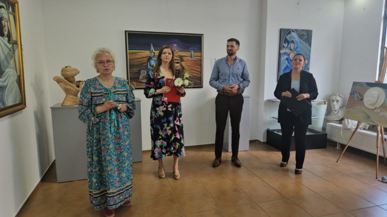 Expoziţie la superlativ propusă de o familie de artişti