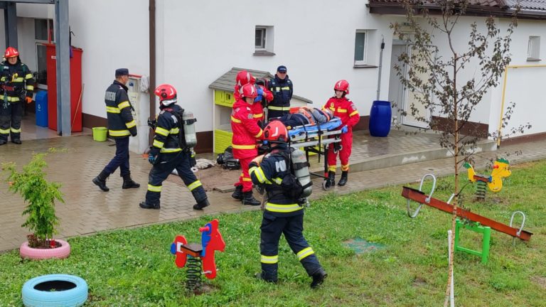 Cutremur simulat în două orașe. Două unități de învățământ au fost evacuate