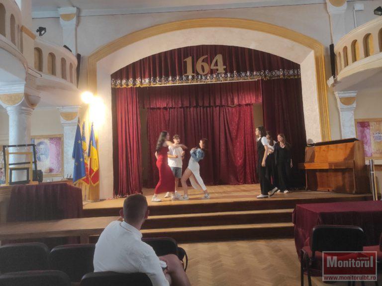 Şcoală de vară pentru copiii organizată de trupa de teatru antic ,,Katharsis”