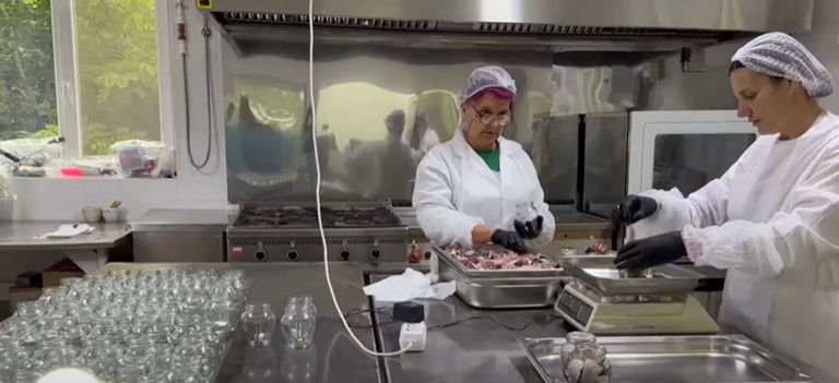 Secția de prelucrare a peştelui redeschisă într-o fabrică din Botoșani după 30 de ani (video)