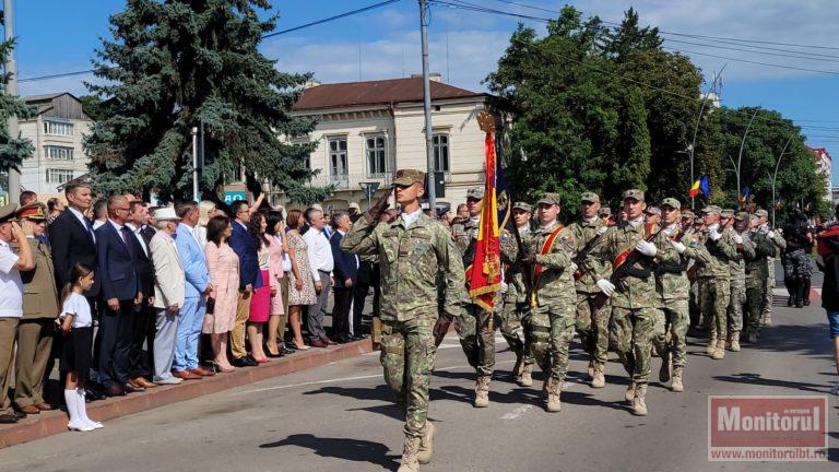 Botoșănenii au sărbătorit Ziua Imnului Național. Defilare în centrul municipiului (VIDEO)