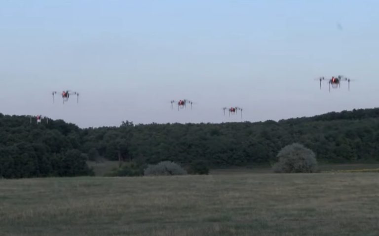 Etapă revoluționară în tehnologia dronelor. 5.000 de drone zboară autonom, fără să se ciocnească între ele