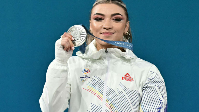 Sportiva Mihaela Cambei a fost desemnată purtător de drapel al României la ceremonia de închidere a Jocurilor Olimpice