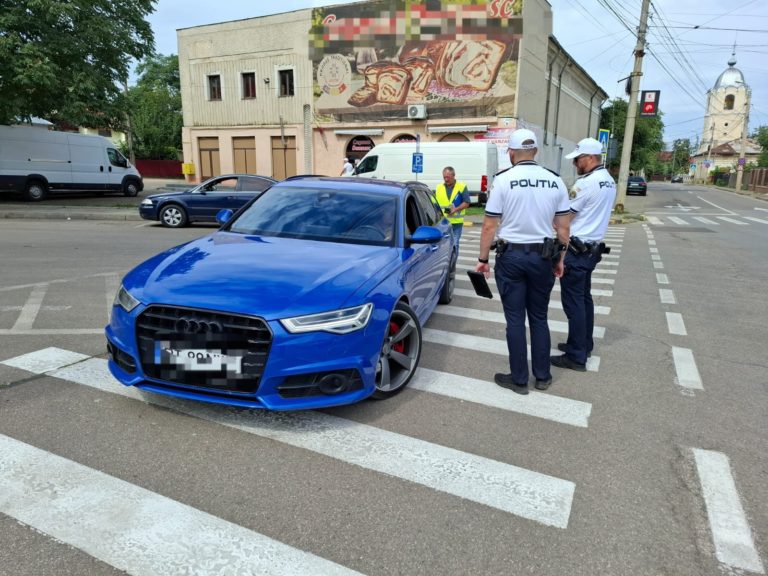 Tânăr băgat în belele penale de folia de pe geamurile maşinii. Ce au descoperit poliţiştii după ce l-au oprit