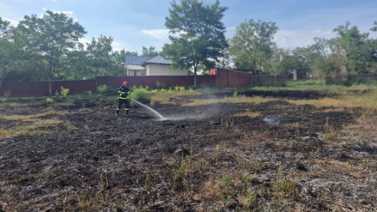 Serie de incendii în Botoșani. Patru intervenții ale pompierilor