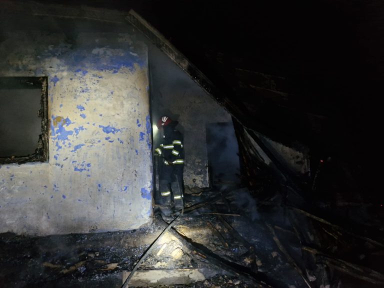 Tragedie în comuna Coțușca. Femeie de 65 de ani, victimă a unui incendiu devastator