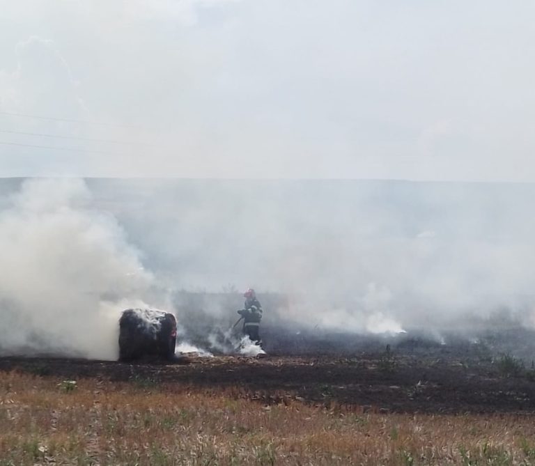 Incendii violente în Buhăceni și Hulub, provocate de țigări aruncate la întâmplare