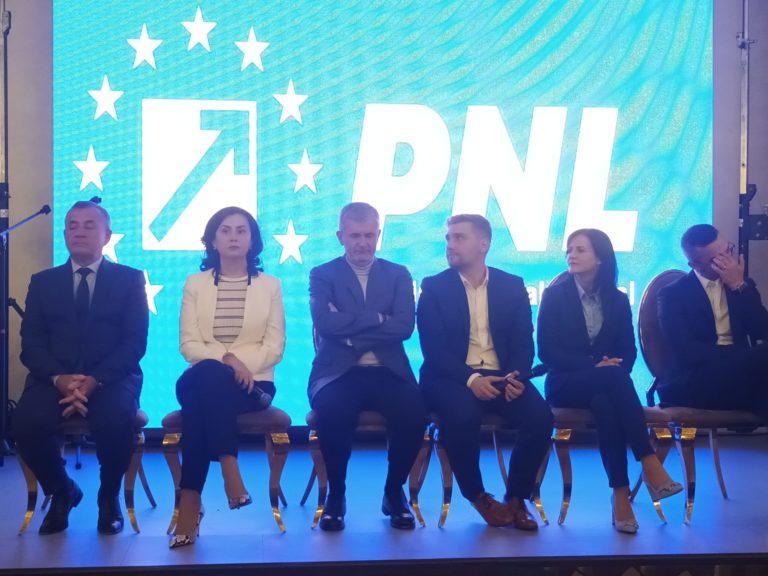 „Seara discuțiilor liberale” aduce sute de botoșăneni în dialog cu liderii PNL (foto+ video)