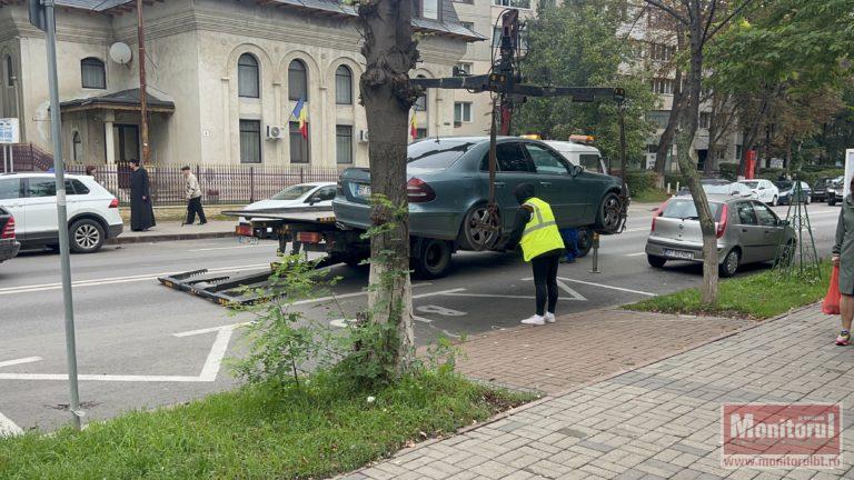 Mercedes ridicat de pe Marchian. Scandal făcut de șofer (VIDEO)