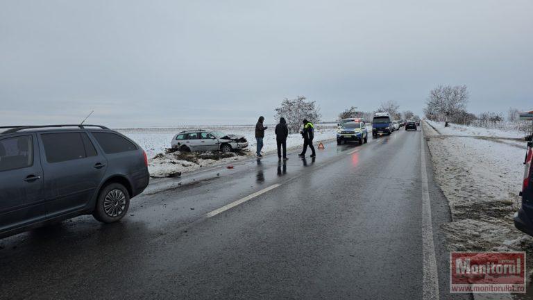 Maşini ajunse în şanţ după prima zăpadă (VIDEO)