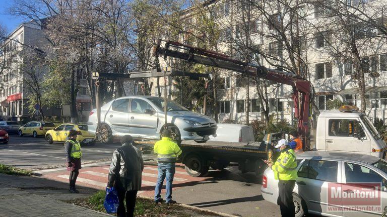 Autoturism ridicat de pe Marchian. Cum a fost parcat (VIDEO)