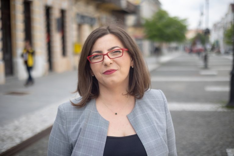 Botoşaniul are prima dată în istorie o femeie în funcţia de prefect