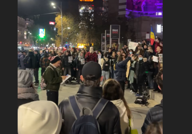 Protest al studenților împotriva lui Călin Georgescu în capitală. „Nu votați un dictator, tinerii vă cer în cor!” (video)