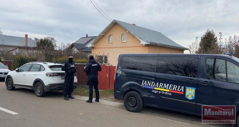 Sute de percheziții în județ. Rețeaua de falsificatori de cetățenie română, destructurată cu mascații
