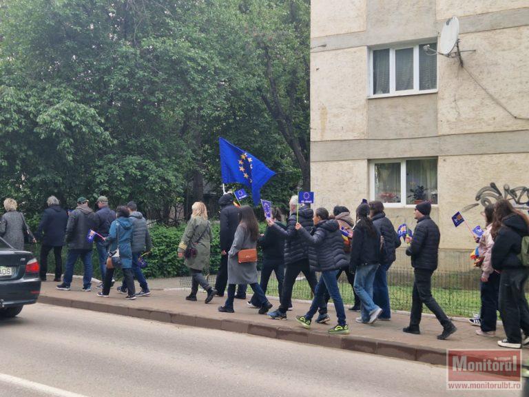 Marș pro-european la Botoșani: „Fără Europa rămânem singuri!” (VIDEO)