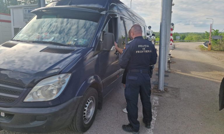Contrabandă cu alcool și carne, oprită la frontiera Stânca. Substanțe periculoase, interceptate la Rădăuți