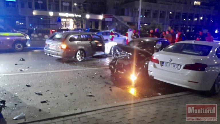Mașini spulberate de un botoșănean cu BMW. Imagini cu impactul violent (VIDEO)
