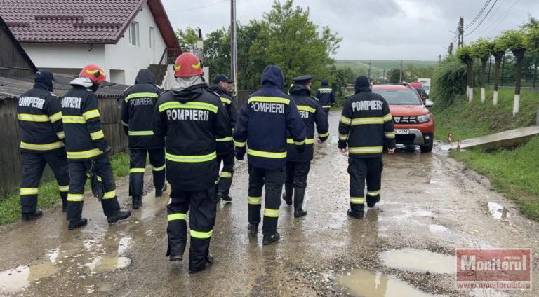 Pompierii luptă cu efectele furtunilor din județ. Ajutoare sosite din țară (VIDEO)