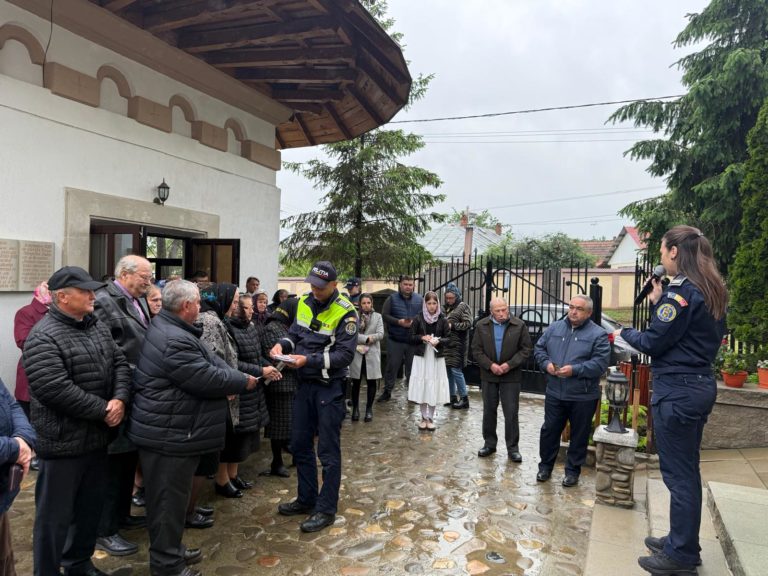 Polițiștii din Botoșani, acțiune de prevenire a violenței domestice la Flămânzi