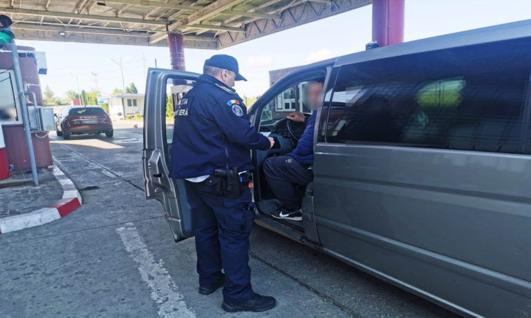 Permis de conducere fals obținut din Polonia, descoperit la PTF Stânca