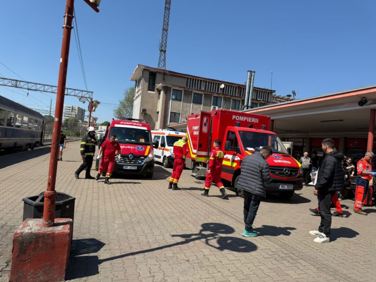 14 persoane rănite după ce două trenuri s-au ciocnit. A fost activat PLANUL ROŞU (VIDEO)