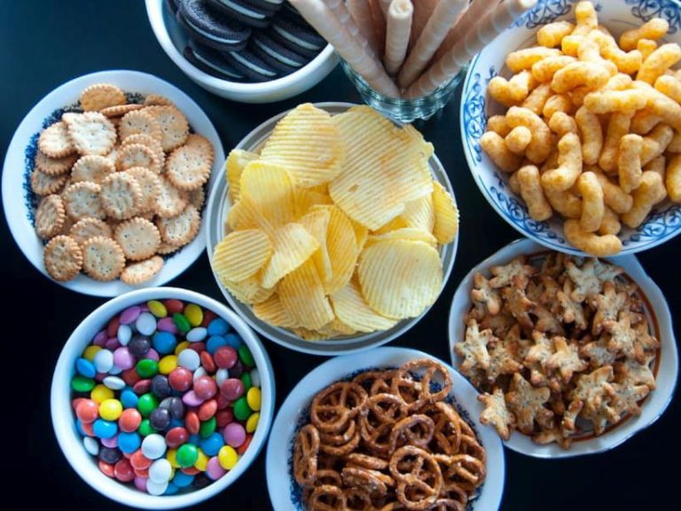 Consumul de alimente ultraprocesate crește riscul de deces prematur