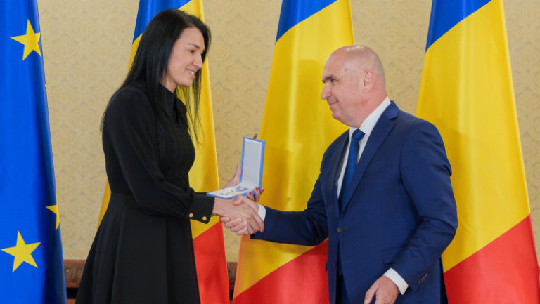 Cristina Neagu a primit Ordinul „Serviciul Credincios în grad de cavaler”