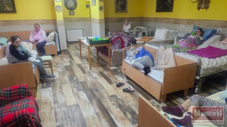Un azil al groazei la Dorohoi. Vârstnici ţinuţi în condiţii cumplite, plini de răni şi hrăniţi cu mâncare expirată (video)