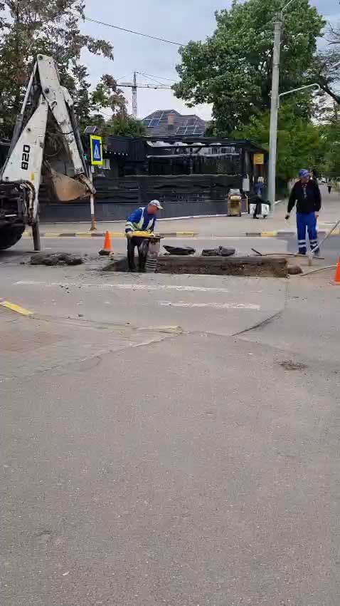 Și când crapă, crapă exact unde trebuie.