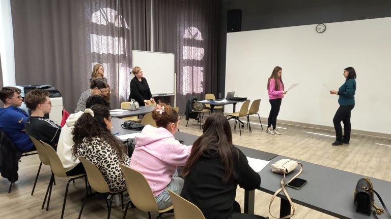 Educație, cultură și tradiții baltice pentru elevii Colegiului „A.T. Laurian”