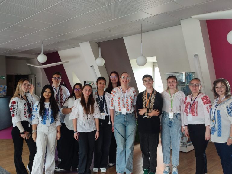 Elevi botoșăneni, lecții de viață și educație la un liceu din Calais, Franța