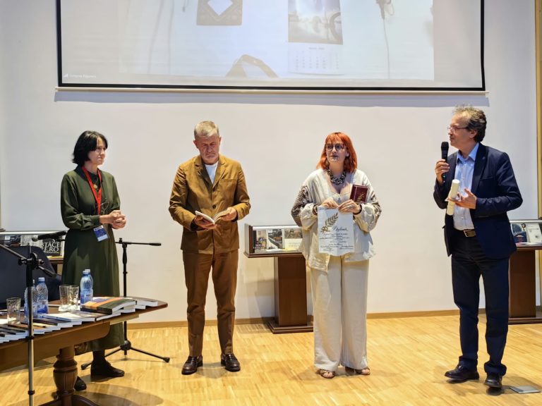 Premiul Național de Poezie „Mihai Eminescu” – Opus Primum a fost câștigat de Simona Sigartău