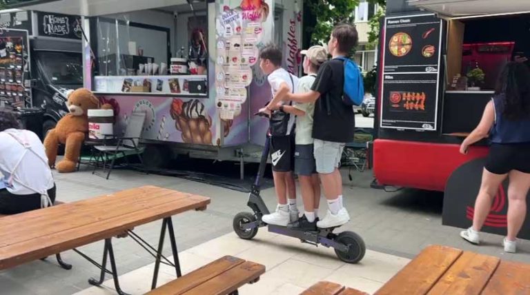 Cam aşa o să fie şi cu pista de biciclete pe pietonal.