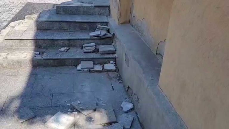 Primăria nu prea are grijă de propriile clădiri din Centrul Vechi.