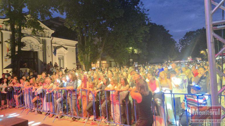 Street Food Festival a închis ediția de la Botoșani cu muzică live, ploaie şi fani entuziaşti
