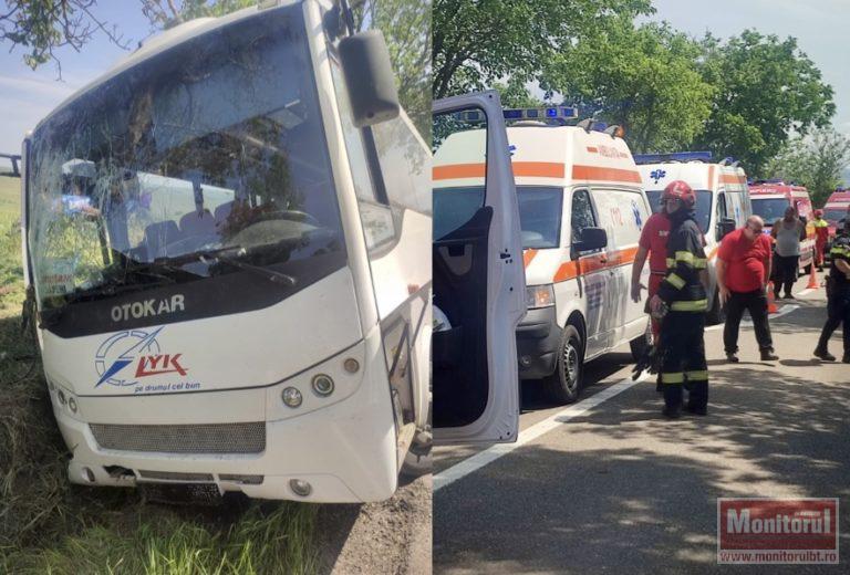 Accident grav cu un autocar cu 12 persoane. S-a activat PLANUL ROŞU (VIDEO)