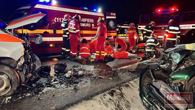 Impact devastator aproape de oraș. Doi morți și patru răniți după un accident cu o ambulanță (VIDEO)