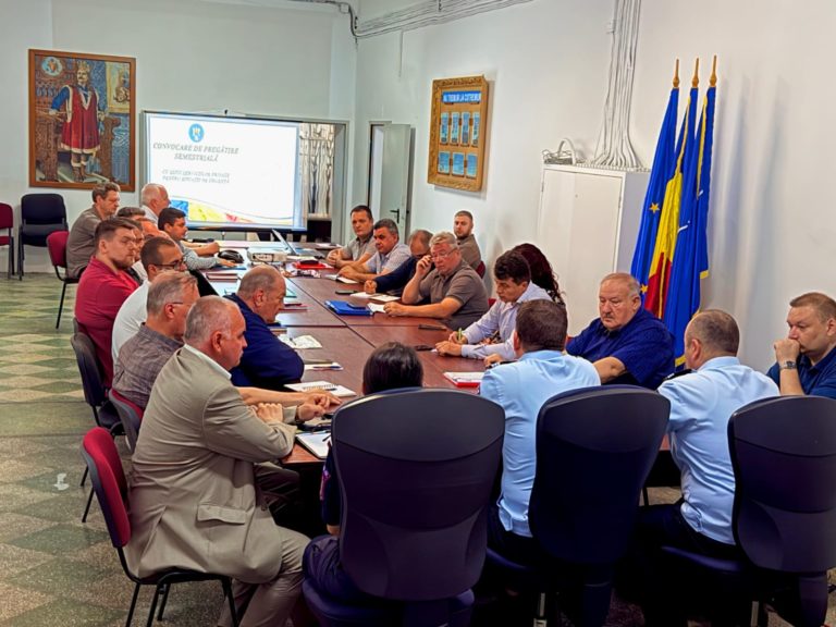 Front comun pentru intervenții rapide. Întâlnire de lucru între ISU Botoșani și șefii serviciilor private de urgență