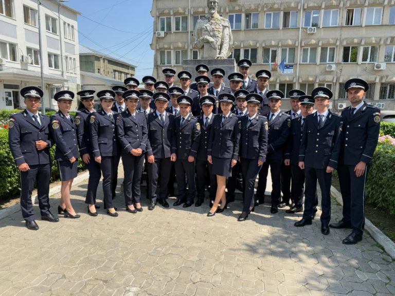 Val de tinerețe în uniformă – 30 de polițiști și 4 pompieri își încep misiunea în județul Botoșani