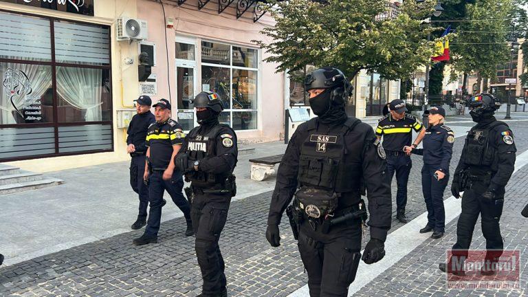Descindere de forță la Botoșani! Poliția, Jandarmeria și trupele speciale în acțiune pentru siguranța orașului (VIDEO)