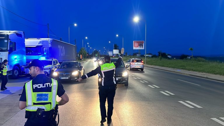 Război pe șoselele din județ: șoferi băuți la volan, fără acte sau fără numere